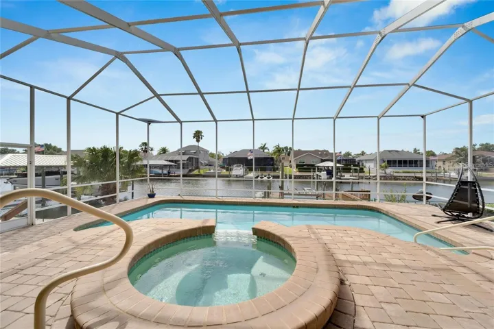 Heated Pool and Jacuzzi in aHuge Screened Enclosure