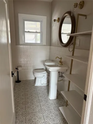 Guest Bathroom with tub shower