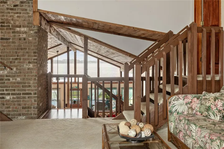 Massive Loft Area - Vaulted Ceilings
