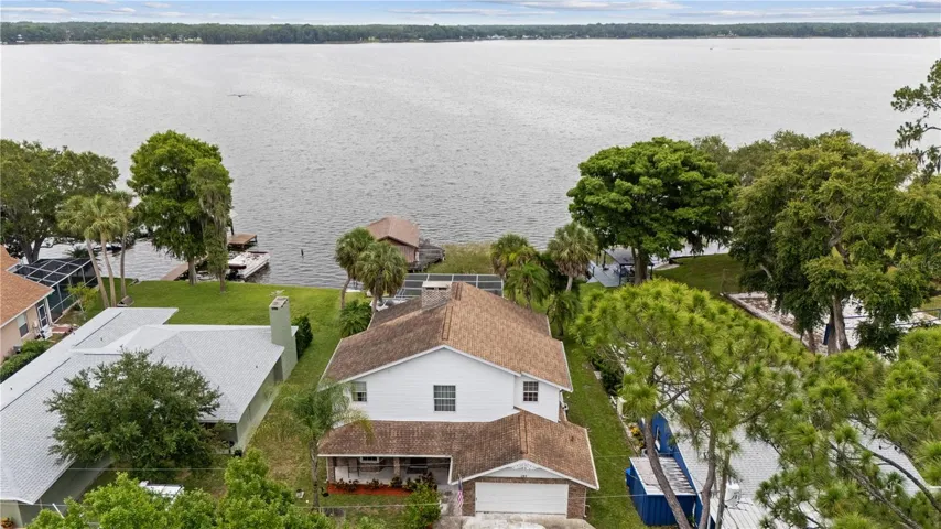 Lake Tarpon Lakefront Living!