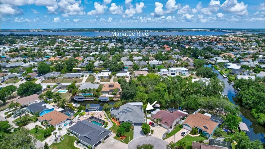 Close proximity to the Manatee River and the Gulf and Intracoastal Waterway!