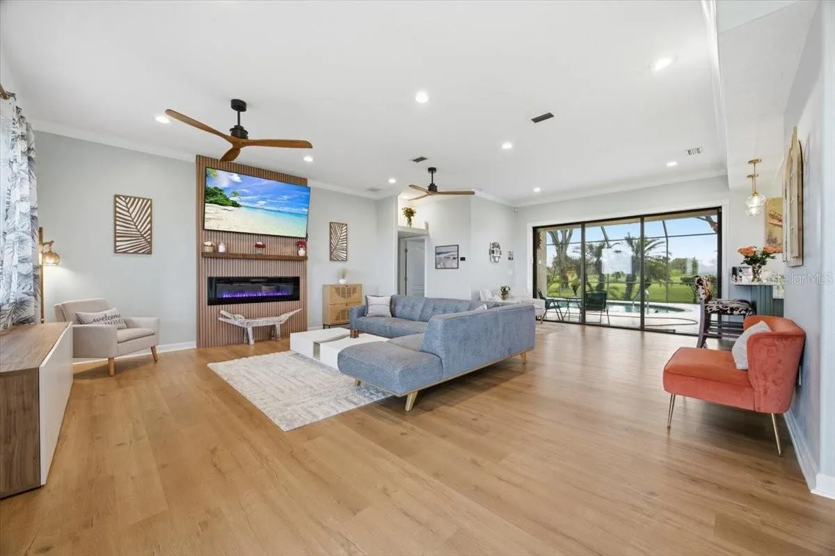 Spacious Living Room with 2 Ceiling Fans. Recessed Lighting & Electric Fireplace