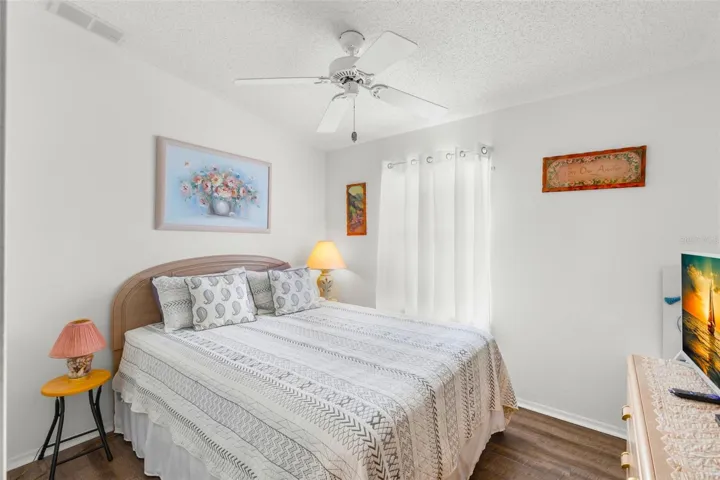 Guest bedroom