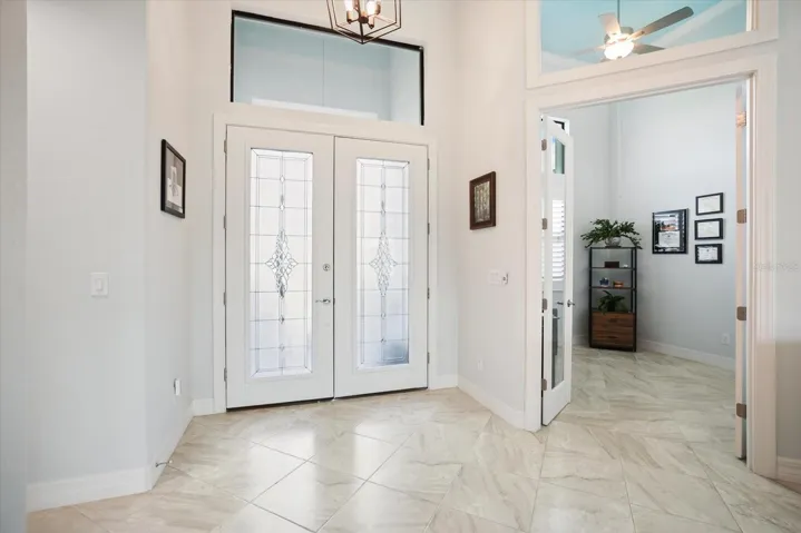 Entrance Has Tray Ceiling and Transom Windows