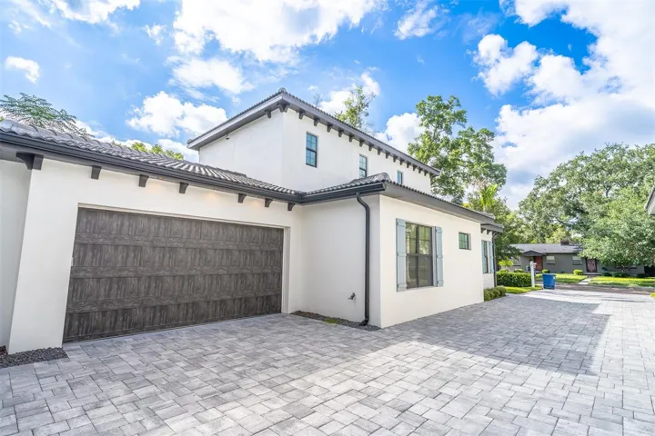 Garage from the exterior.