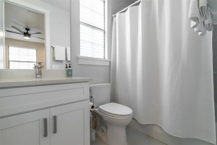 Second bedroom en suite bath.