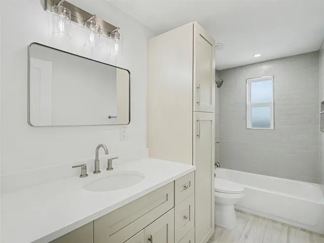 Main bathroom