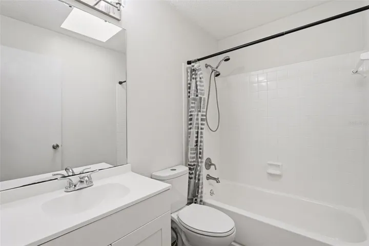 Guest Bathroom with Tub/Shower Combo