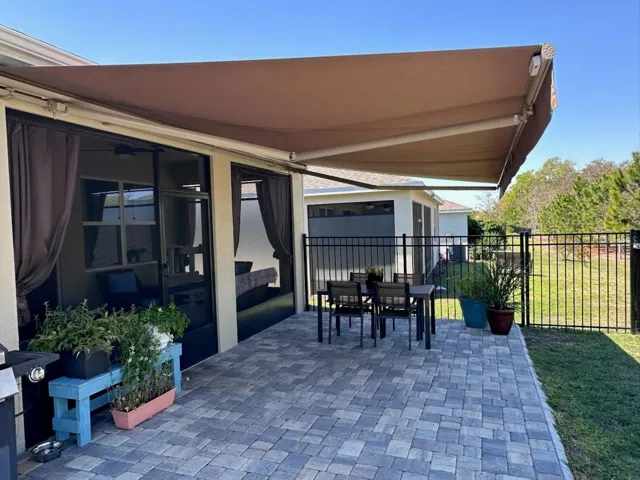 Retractable awning with led lighting