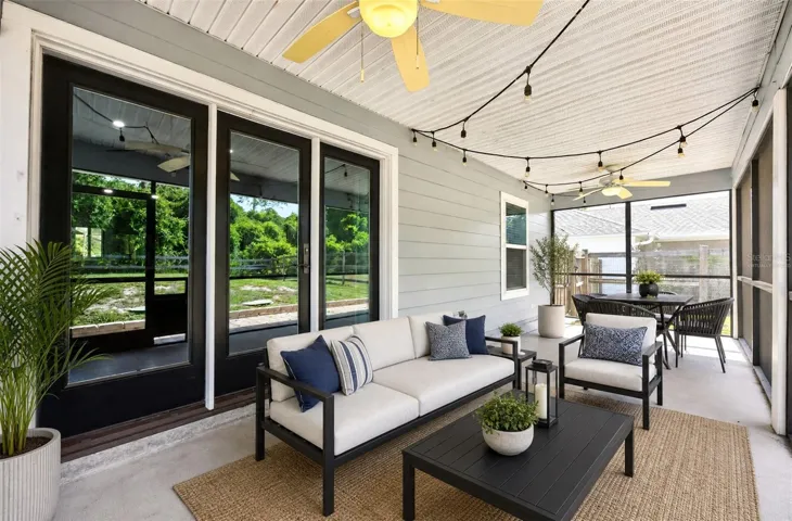 Screened Lanai. Virtually Staged.