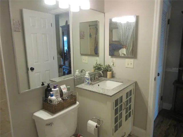 lower story bathroom / granite counter top