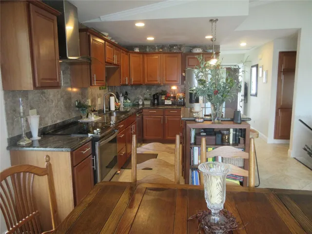 dining / kitchen area
