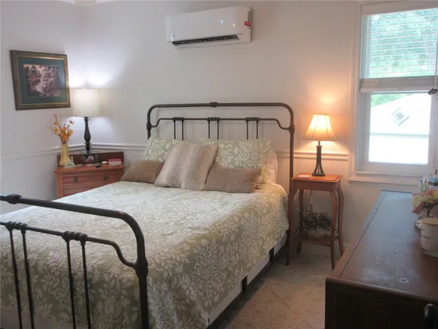 Master bedroom / mini split / chair rail