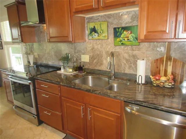 deep stainless steel sink and pullout faucet