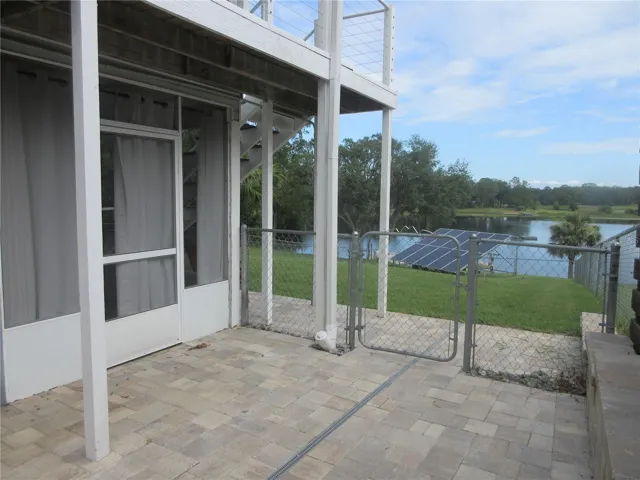 bottom story veranda entrance