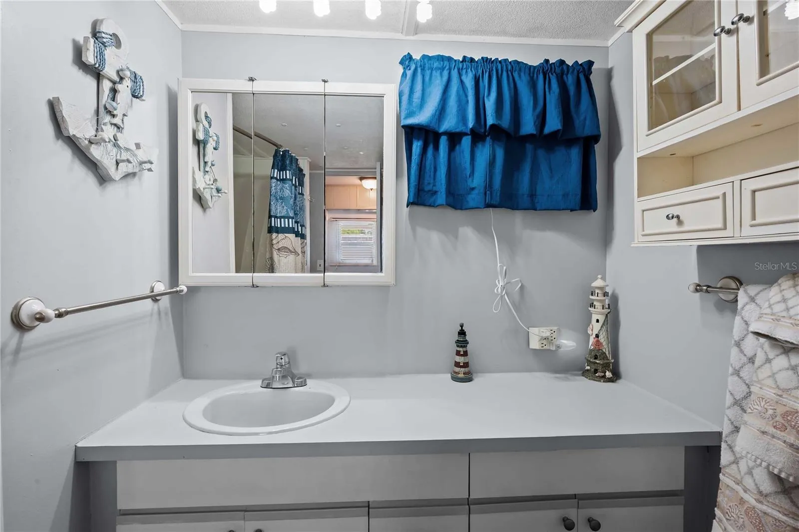 Main bathroom.