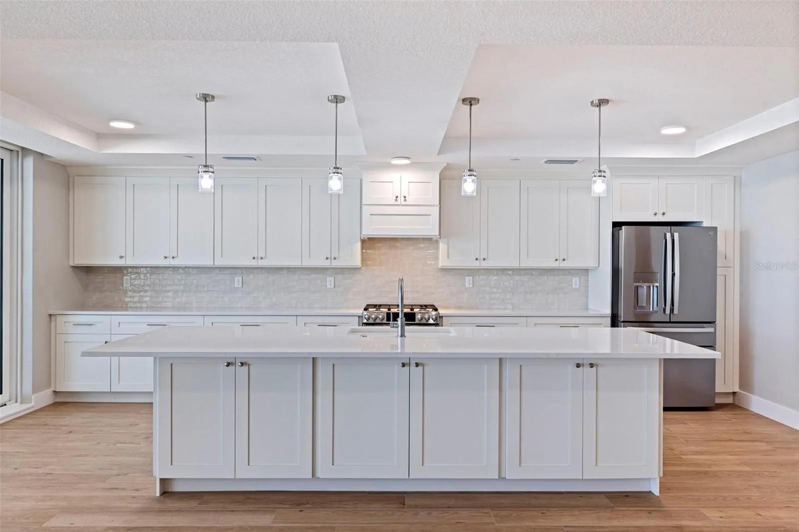Kitchen Island - Seats approx 6 chairs