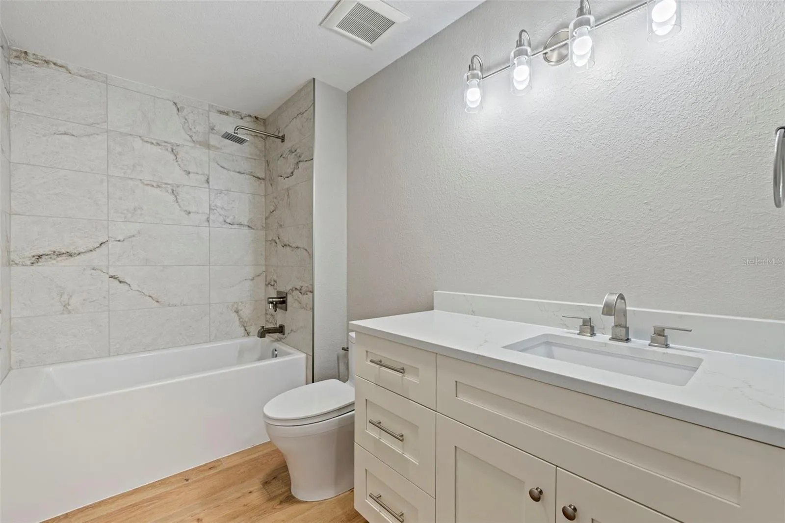 3rd Bath off main Hallway
