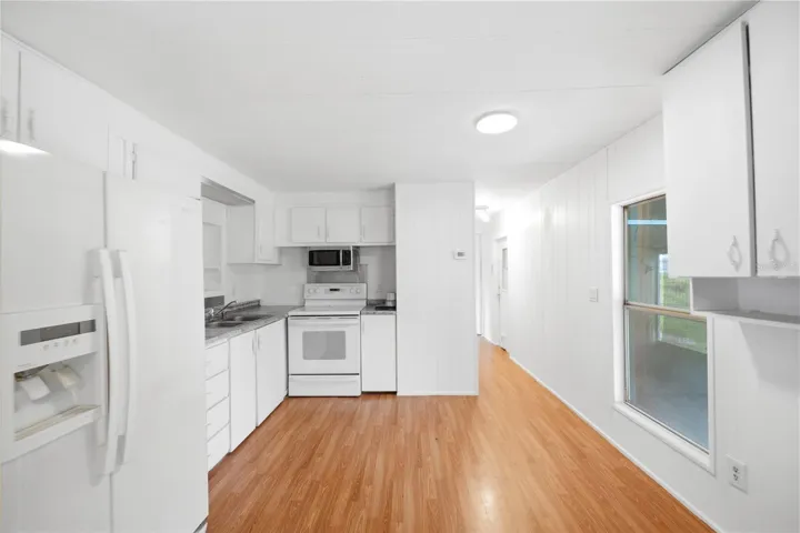 Kitchen / Dining Area