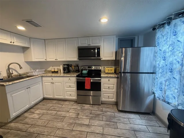 907 Wabash kitchen