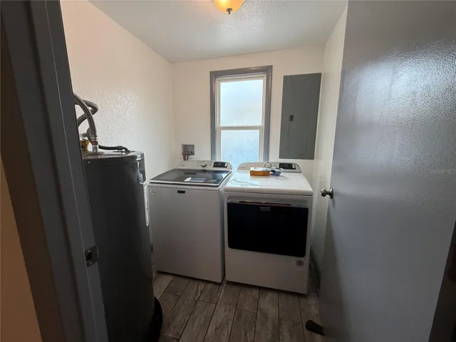 911 Wabash laundry room