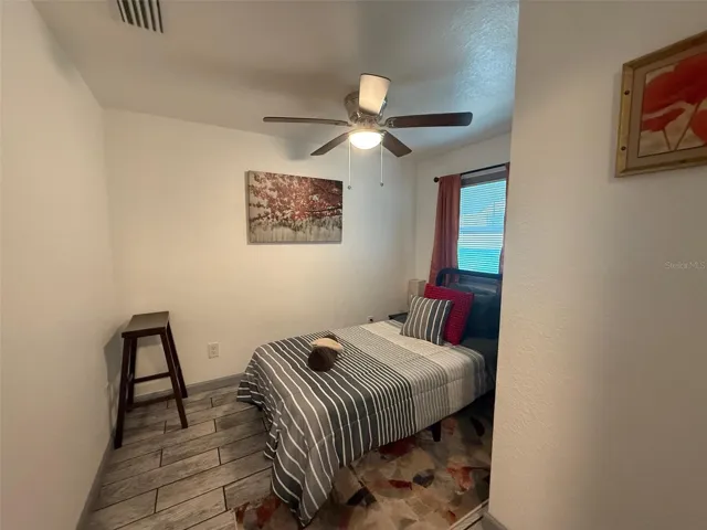 907 Wabash 1st bed