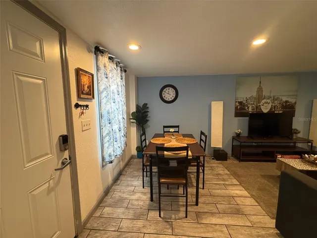 907 Wabash dining