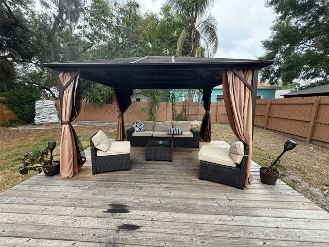 911 Wabash rear patio