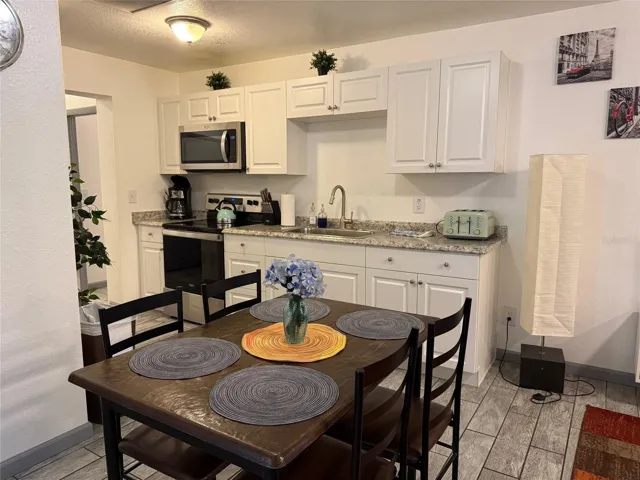 911 Wabash Dining-kitchen