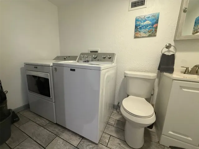 907 Wabash laundry area