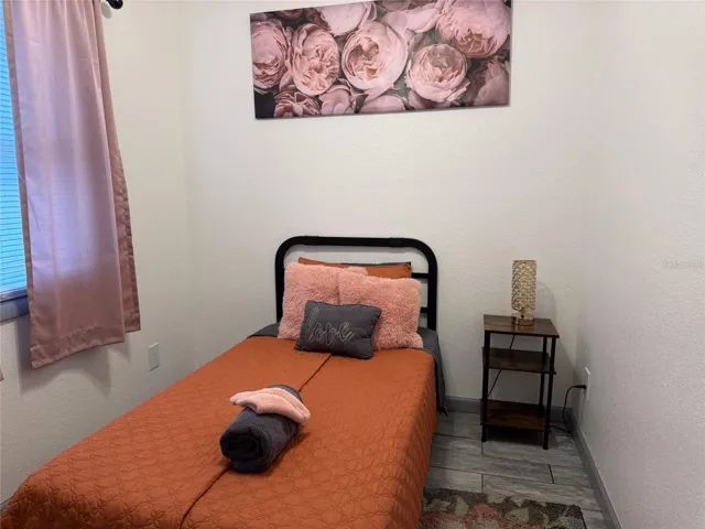 911 Wabash 4th bed