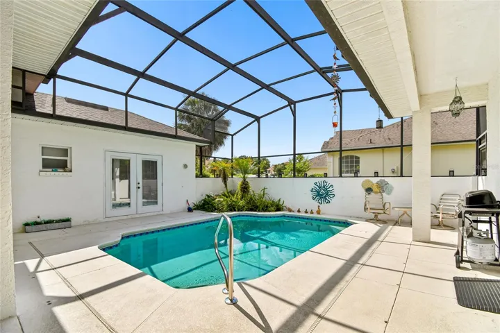 Pool & Lanai 2