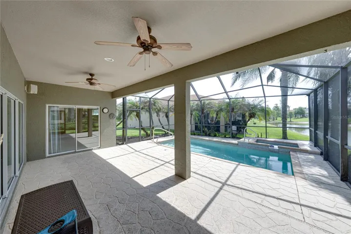Veranda & pool