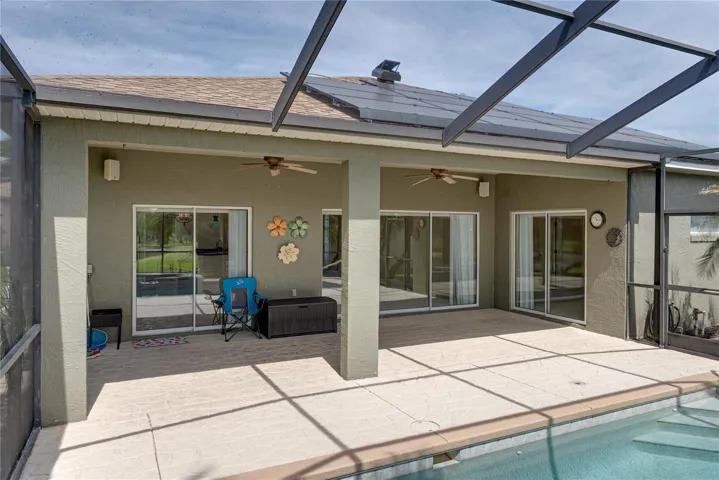 Pool & veranda