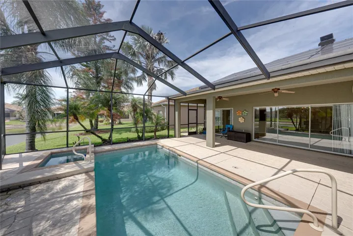 Pool & veranda