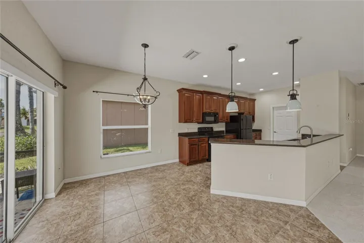 Dinette & kitchen