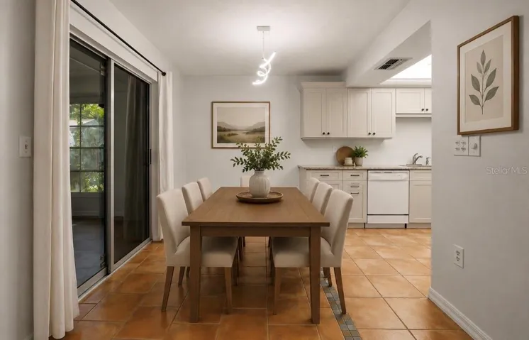 Dining RoomVirtual Photo