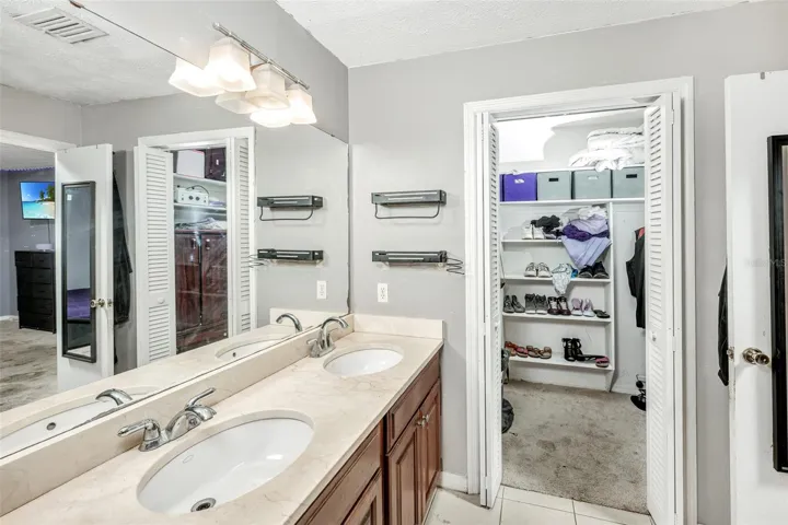 Primary en-suite with walk-in closet