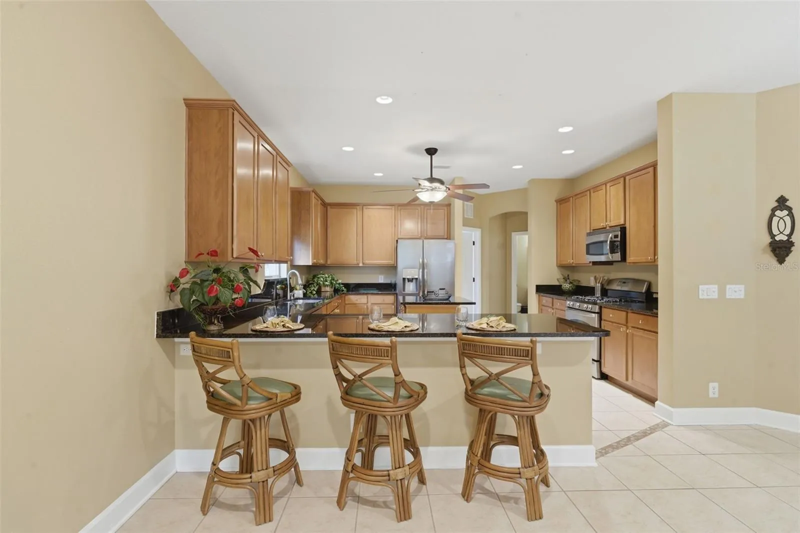 BREAKFAST BAR