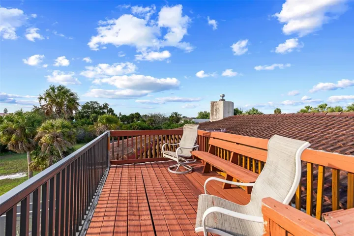 widows peek sitting area