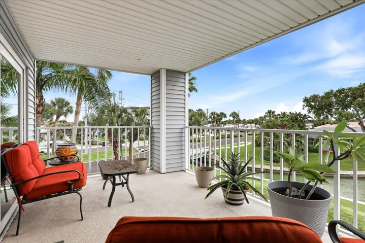 Private Spacious End-Unit Balcony