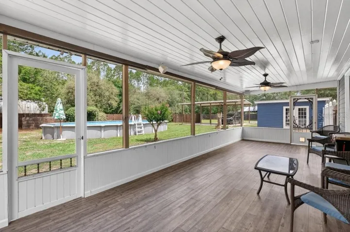 Screened in back porch.