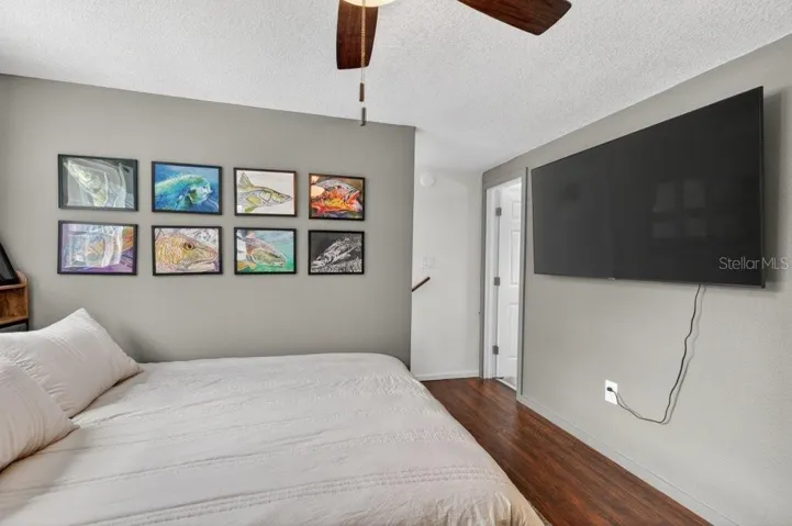 Upstairs bedroom.