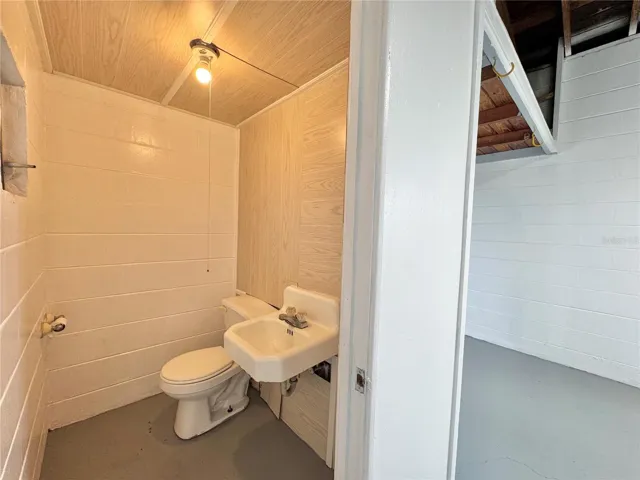 Half bath - no a/c