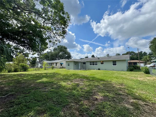 Fenced in rear yard, 75x124 lot
