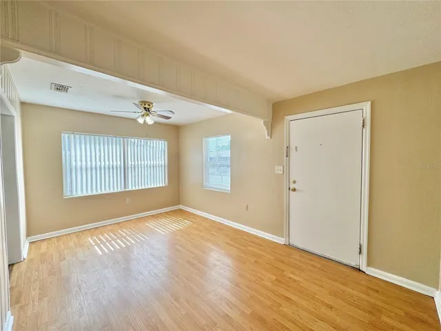 Foyer entrance & dining area