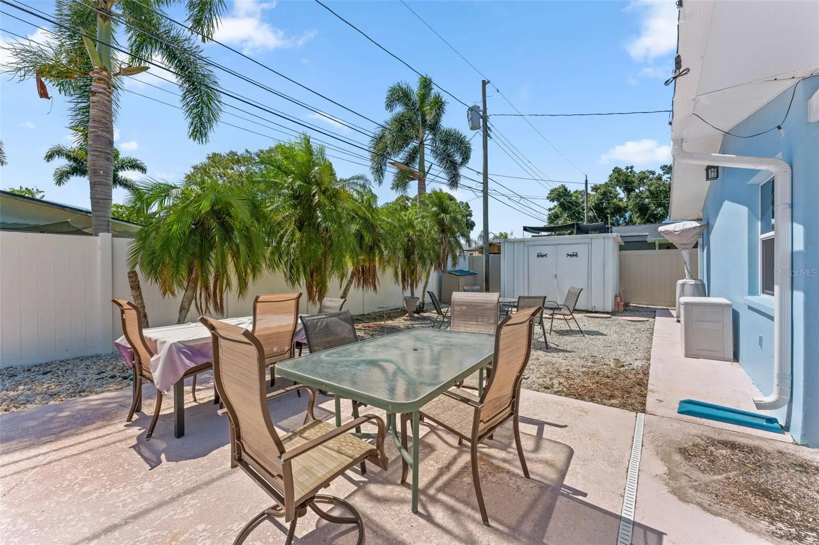 Additional entertaining area