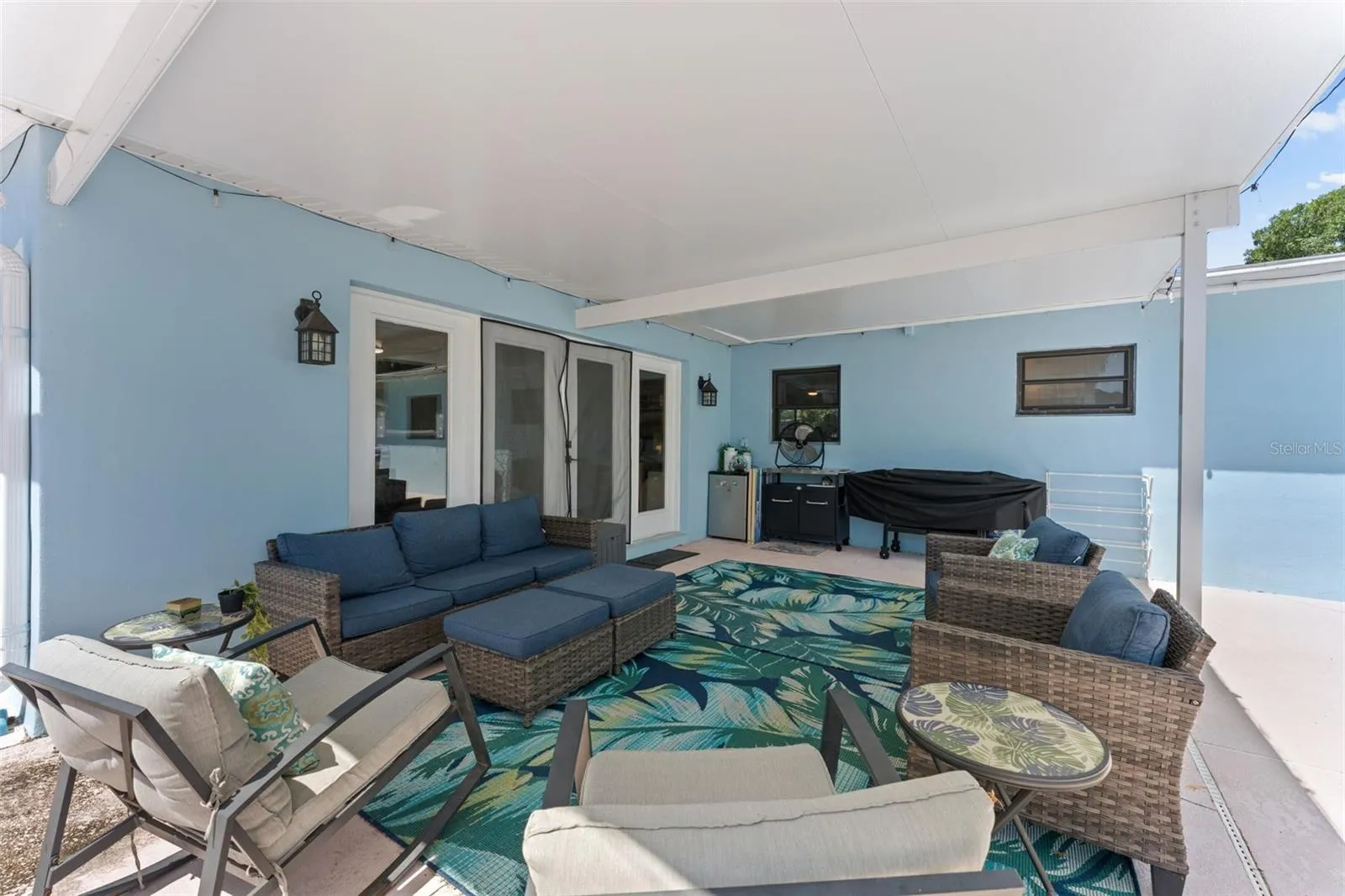 Covered patio off family room
