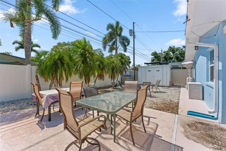 Additional entertaining area