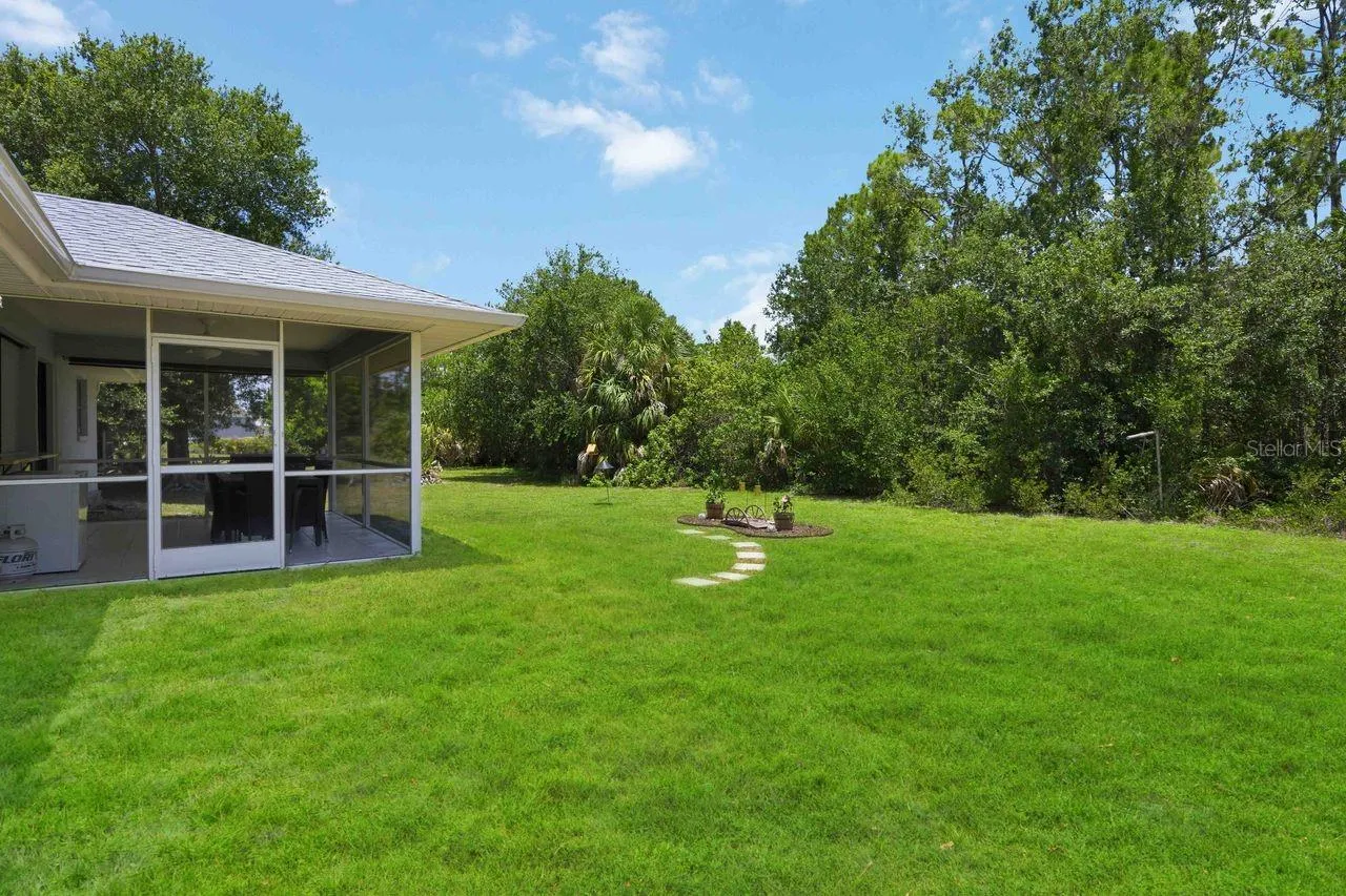 Large back yard, plenty of room for a pool